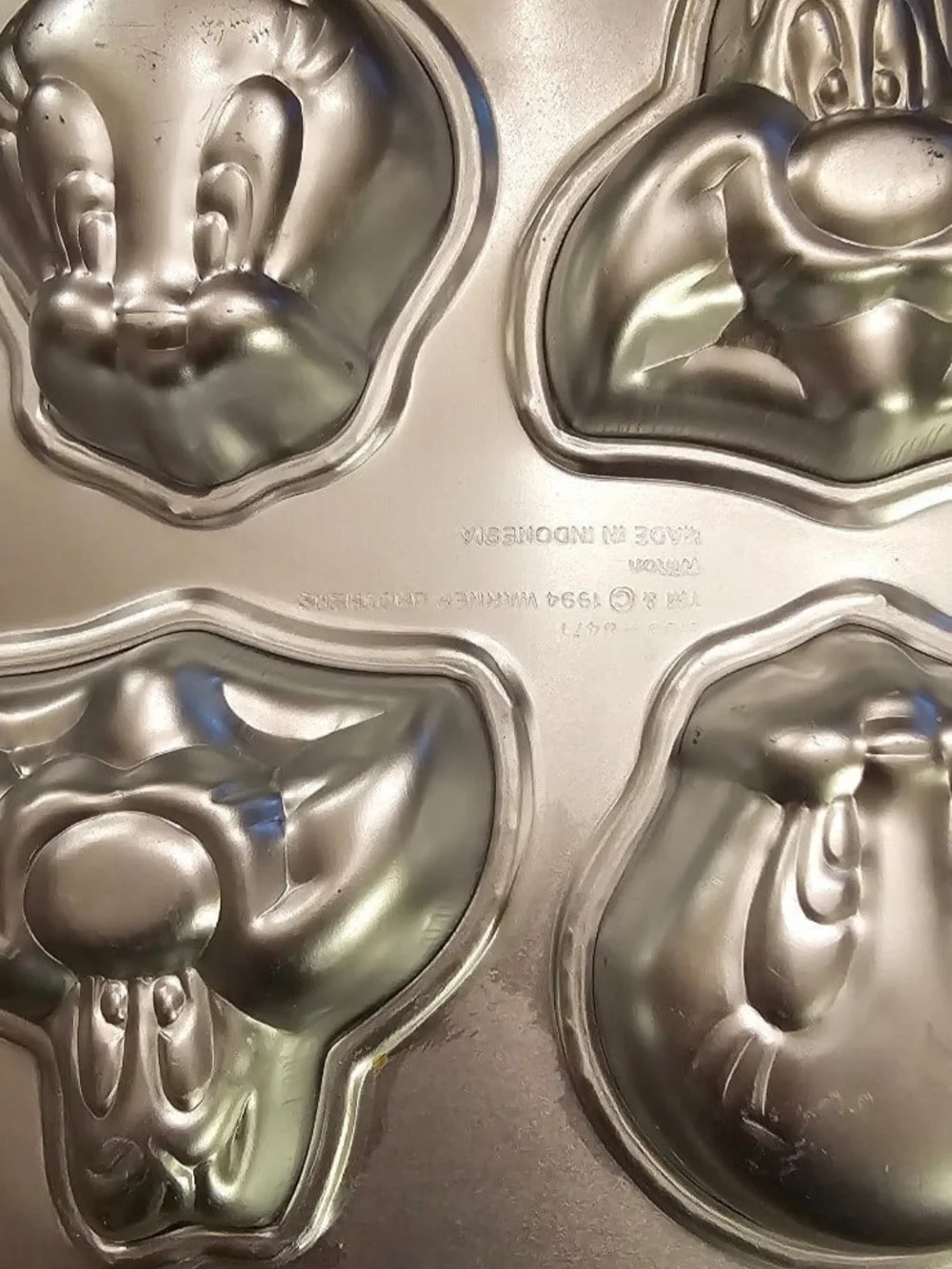 VTG 1994 Wilton Warner Bros Tweety & Sylvester Muffin Cake Mold Pan 6 Cavity
